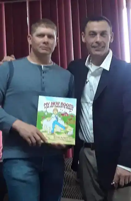 David Allen Haave with his Army Verterans Kims Babershop St Robert MO -- David Haave